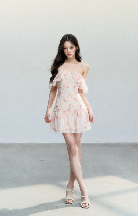Summer Vacation Style Chiffon Dress With Ruffled Neckline And Fitted Waist R9428