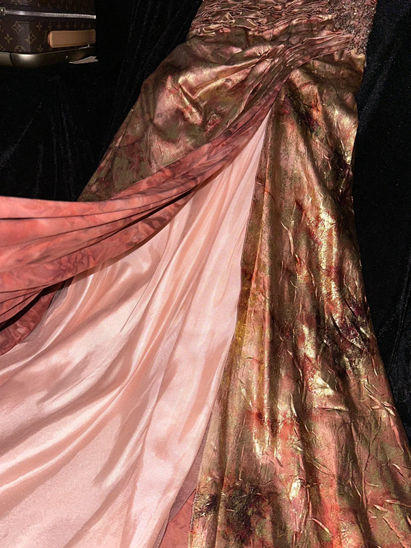 Rose gold halter-neck fitted waist pleated elegant long ball gown R7009