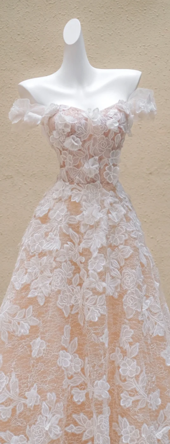 White lace patterned dress with slim waist and A-line bridal gown R5738