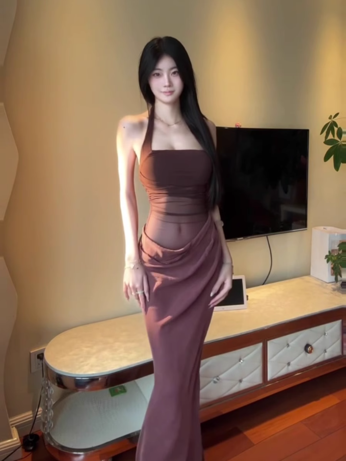 Sexy hot girl mesh splicing halter neck dress 2025 hip fishtail holiday dress R1202