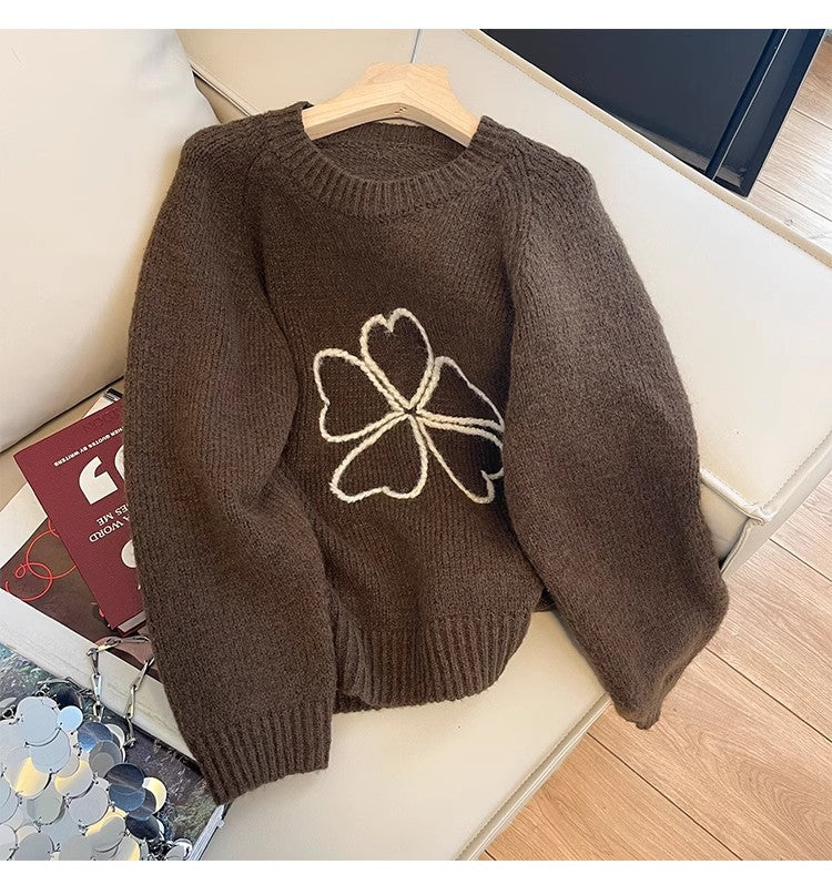 Sweet embroidered round neck sweater for women S4878