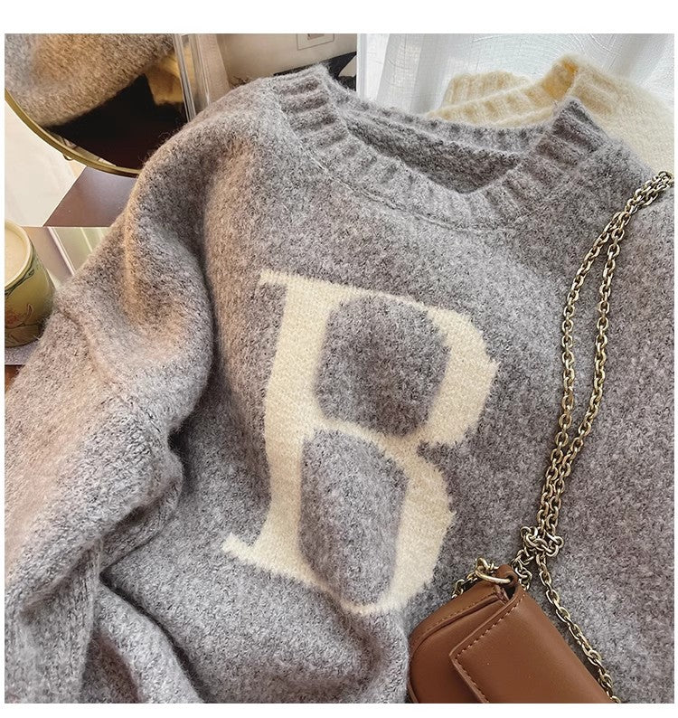 Simple embroidered round neck sweater for women S4894