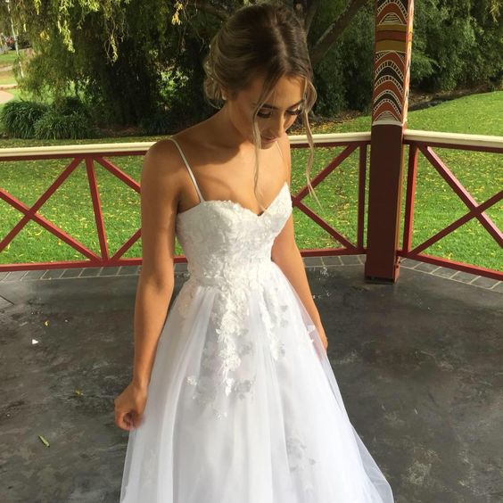 White Prom Dresses Lace Evening Gowns With Appliques S3533
