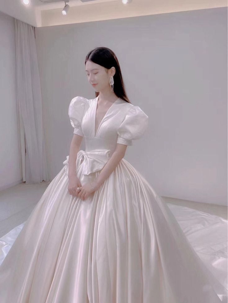 V-neck Puff Sleeves Newest Wedding Dresses, Luxury A-line Bridal Gowns S3556