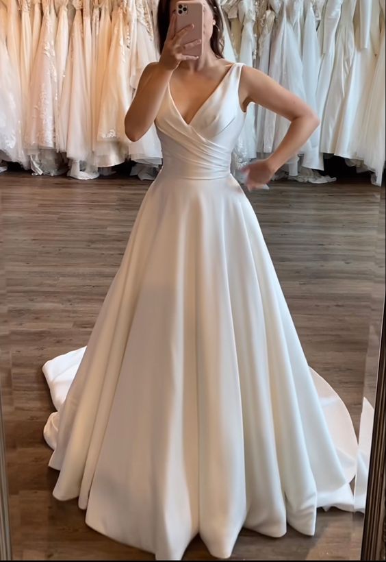 Princess A Line Wedding Dresses Classic V-Neck Ruched Pleat Satin Long Wedding Gown S3807