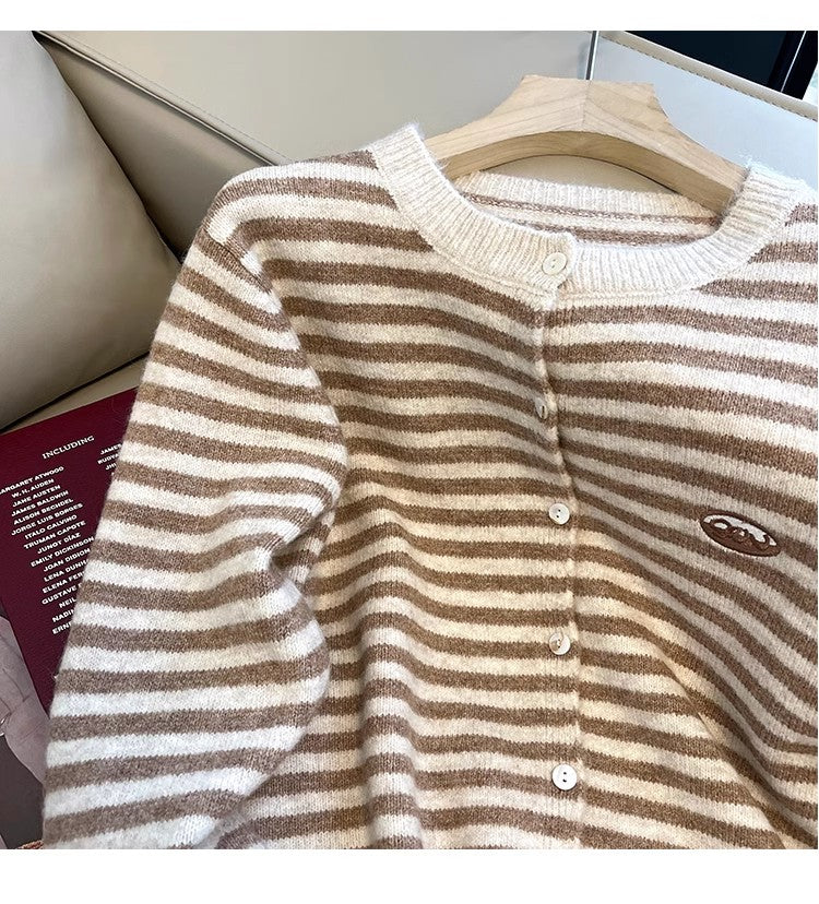 Fashionable embroidered round neck knitted cardigan for women S4877