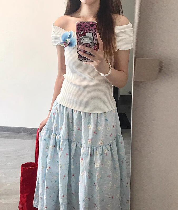 Pure and gentle holiday style striped one-shoulder T-shirt floral skirt two-piece suit R0876