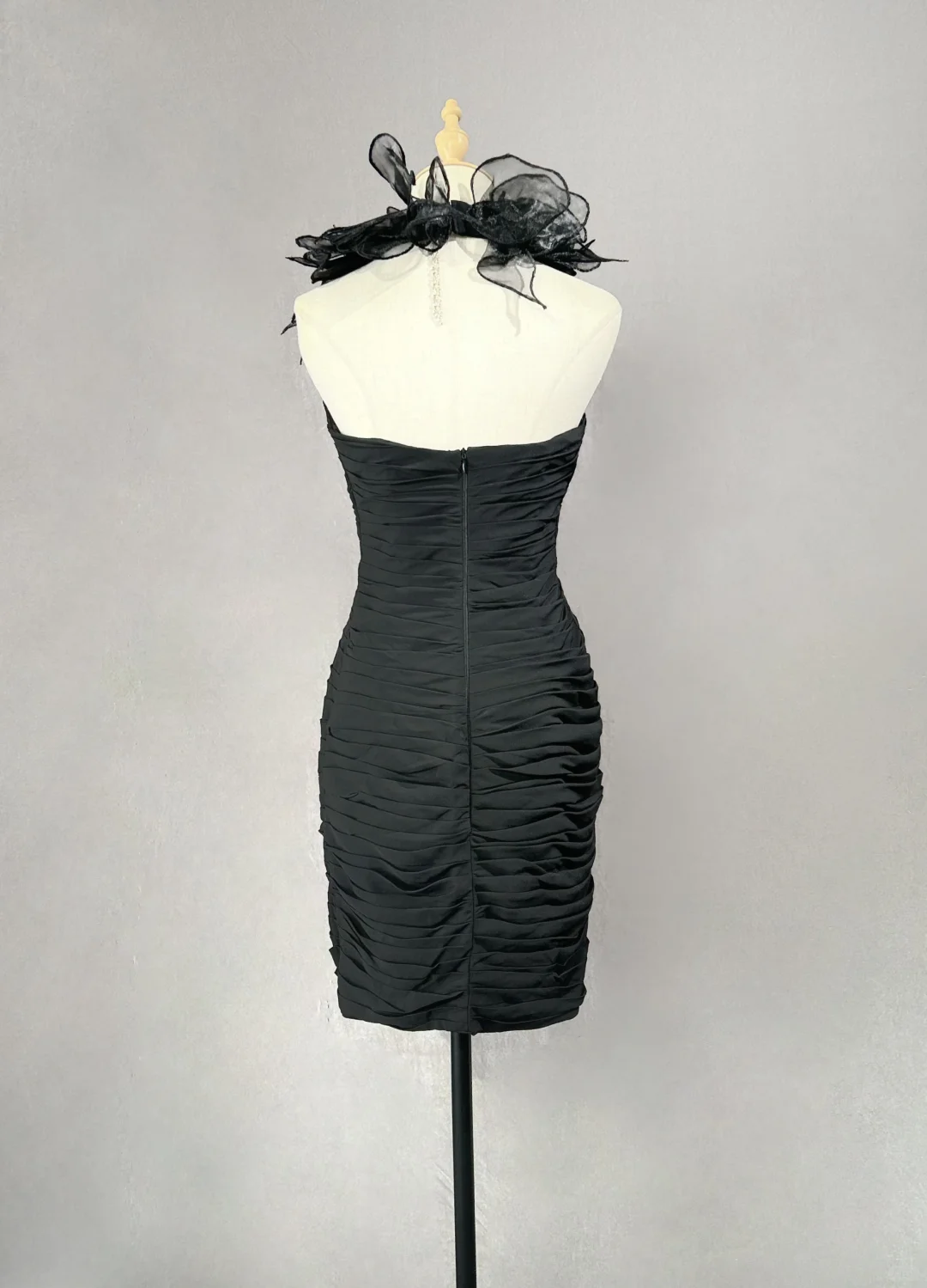 Black design halter neckline waist pleated hip sexy short skirt homecoming dress R4919