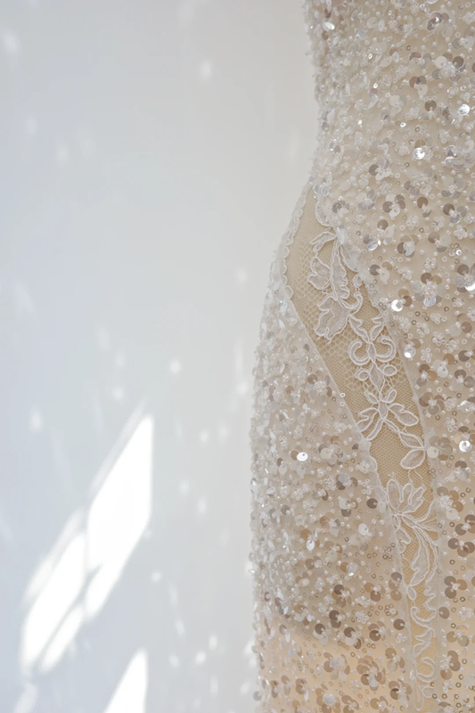 White V-neck fitted waist long sexy ball gown/bridal dress R8515