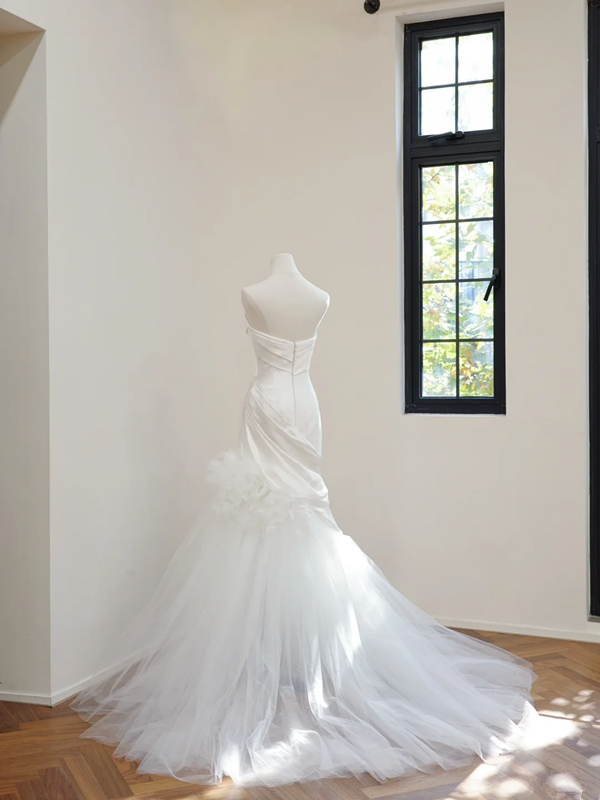 White strapless, fitted, long mermaid-style ball gown/bridal dress R8516