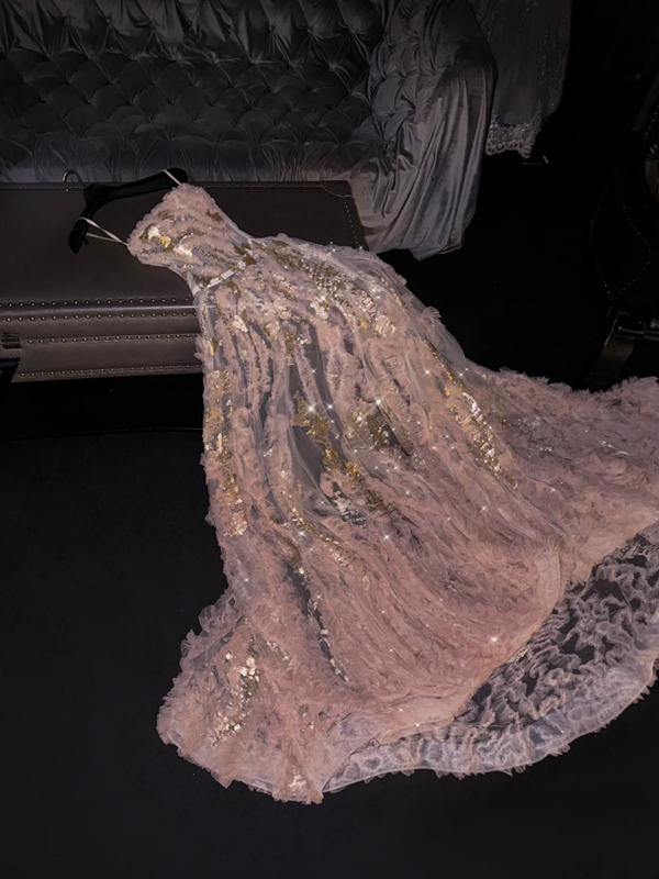 Light pink halter-neck, fitted A-line skirt, long ball gown, bridal dress R8799