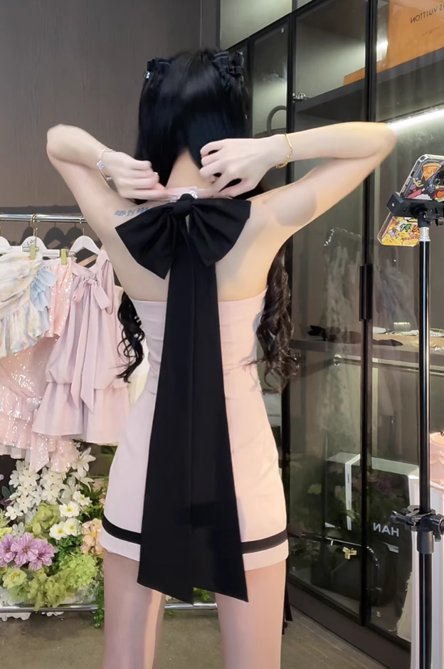 Sweet and spicy design bow halter neck short top 2025 pure desire style hip skirt suit R1095