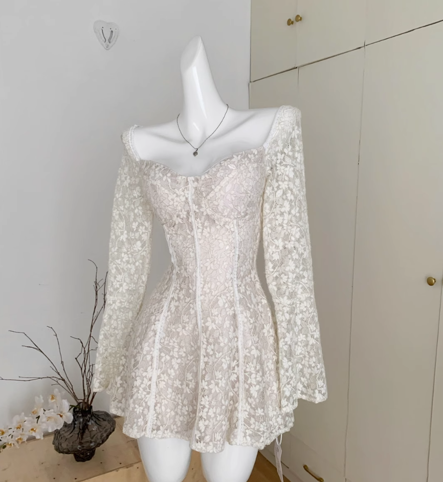 High-grade low-cut white heavy lace trumpet sleeve short long-sleeved dress R2025