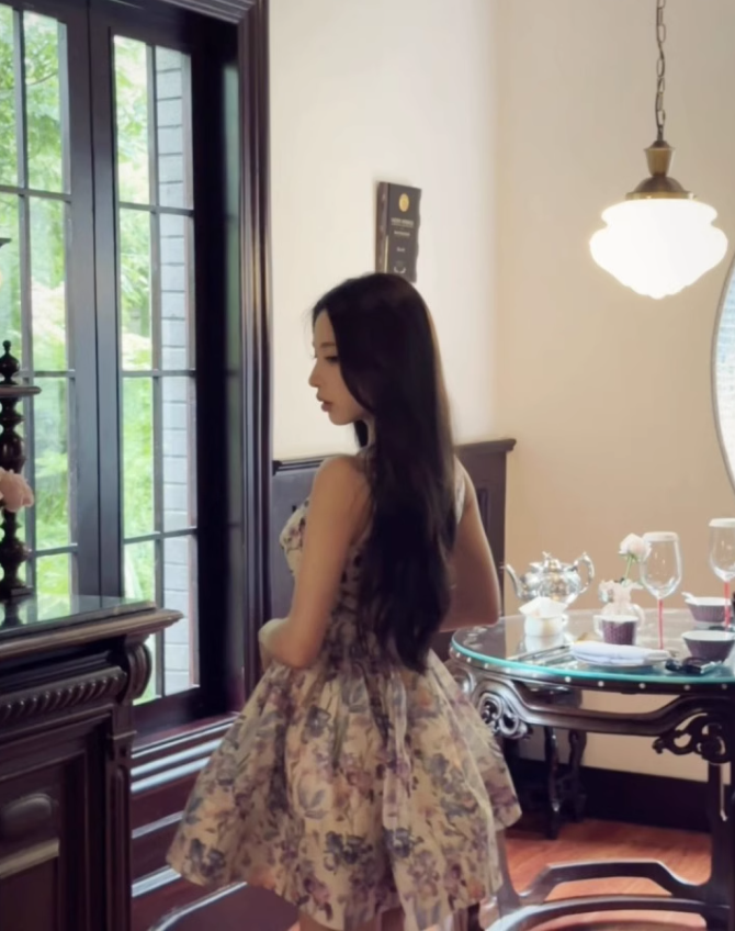 Sleeveless V-neck Colorful Flower Waist Dress French Design Exquisite Skirt Homecoming Dress R2988