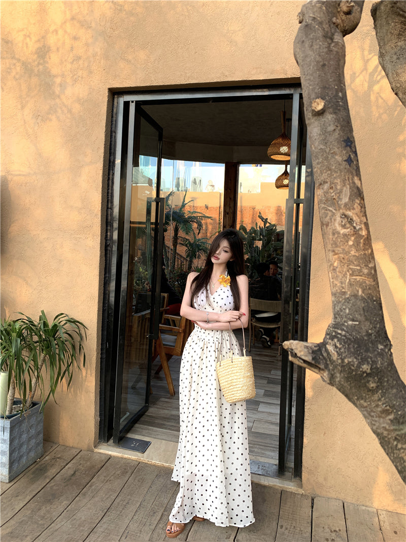 Small v-neck halter neck polka dot long dress with backless herringbone waist R0549