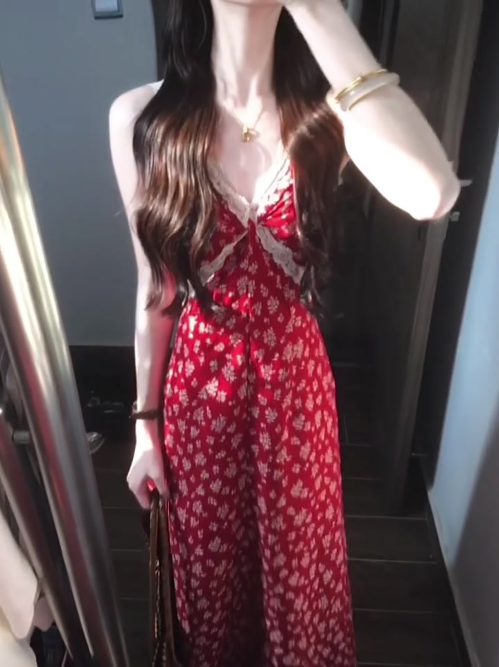 Beautiful little skirt tea break French retro red dress v-neck floral suspender skirt R0614