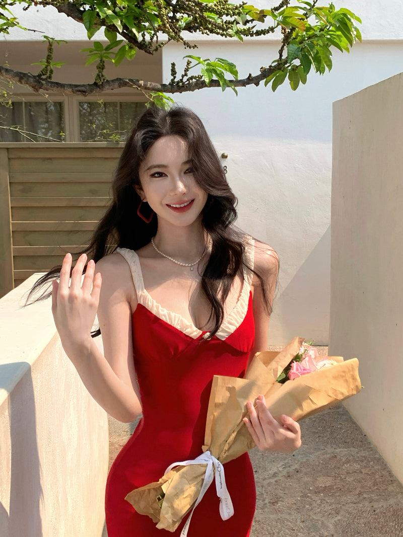 Retro red suspender dress 2025 new holiday style temperament figure waist hip skirt R0722