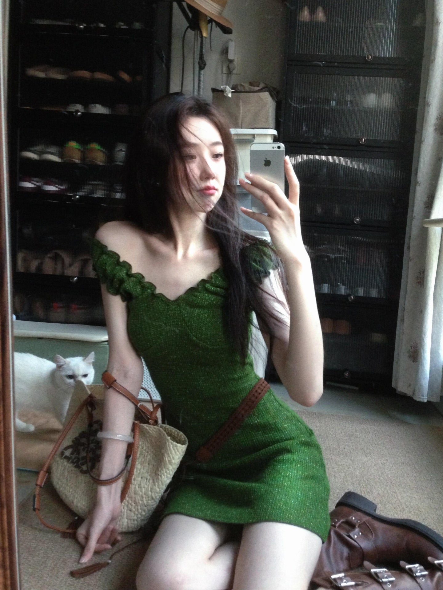 French style beautiful green V-neck sleeveless women's summer high-end temperament short skirt R3591