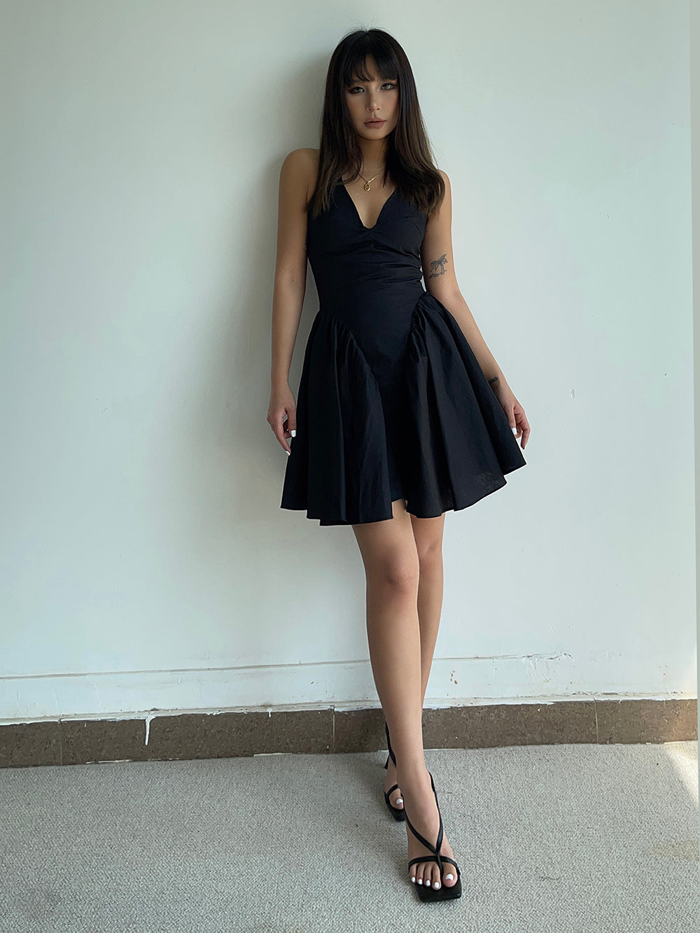 High-cold black halter neck dress 2025 new style women's summer little black dress R3079