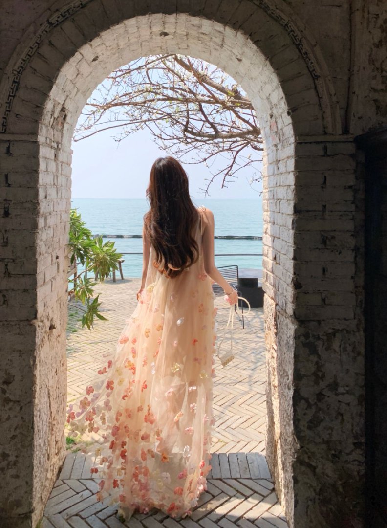 Beautiful small skirt loose A-line long skirt holiday style flower suspender dress R0693