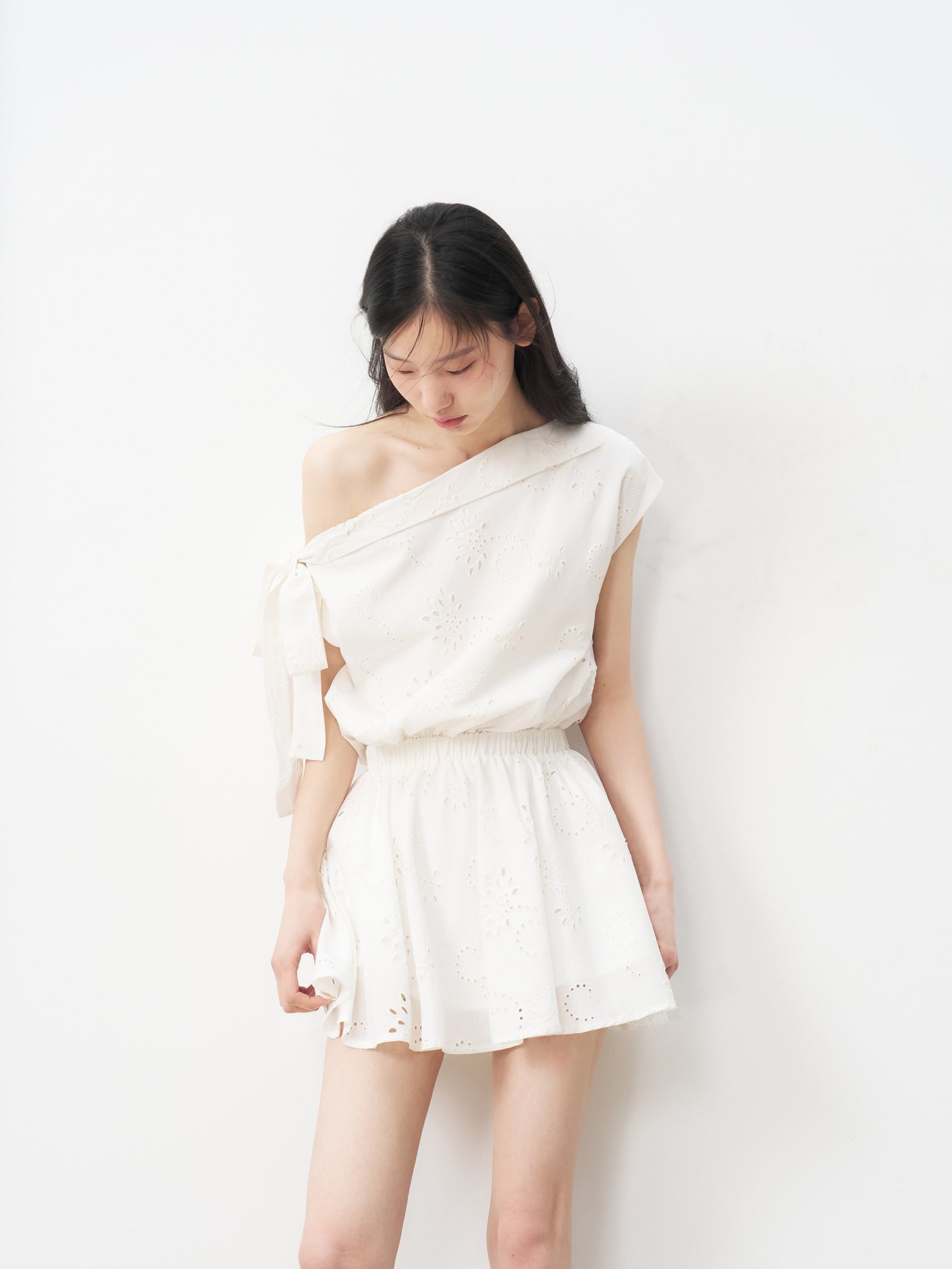 White French hollow flower off-shoulder dress with bow tie design and waist skirt R5131