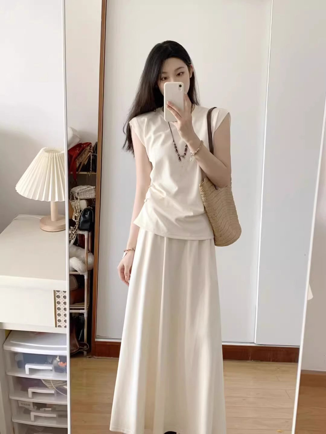 A complete set of fashionable sleeveless tops, long skirts, casual suits and skirts R0498