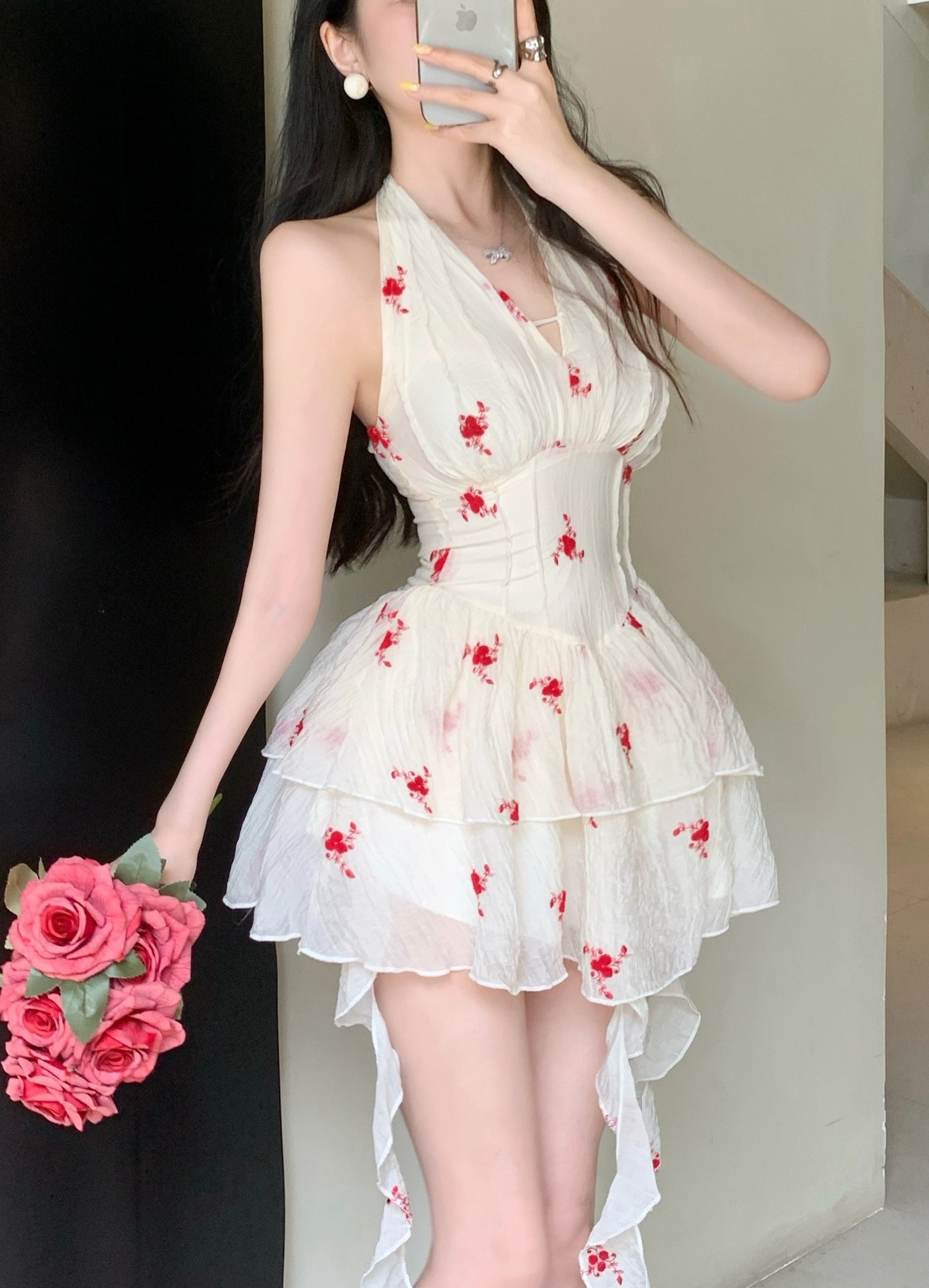 Pure desire style halter neck floral dress 2025 new style skirt design niche waist slimming short skirt R0123