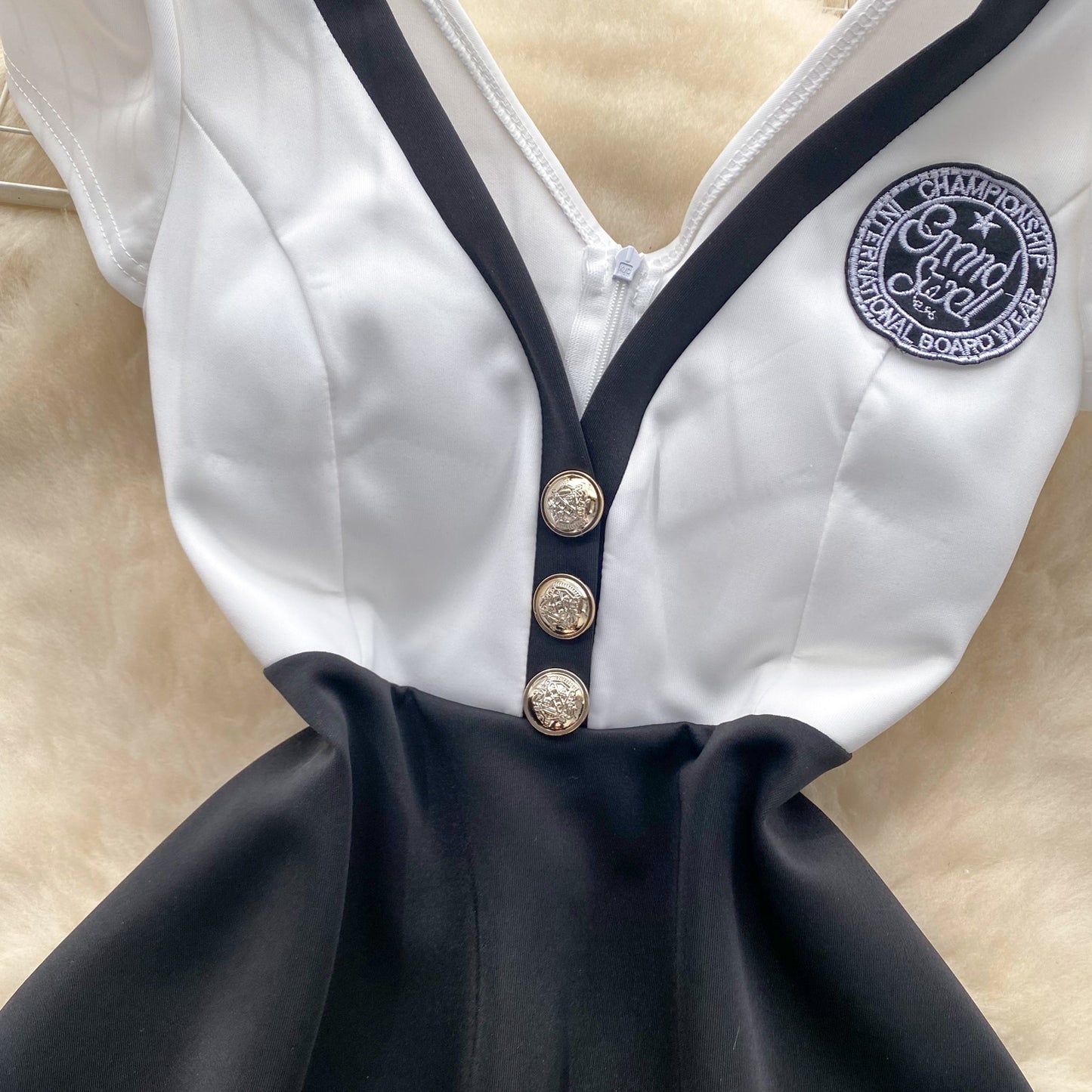 Sexy V-neck low-cut short-sleeved dress with slim waist and A-line short skirt for hot girls R2132