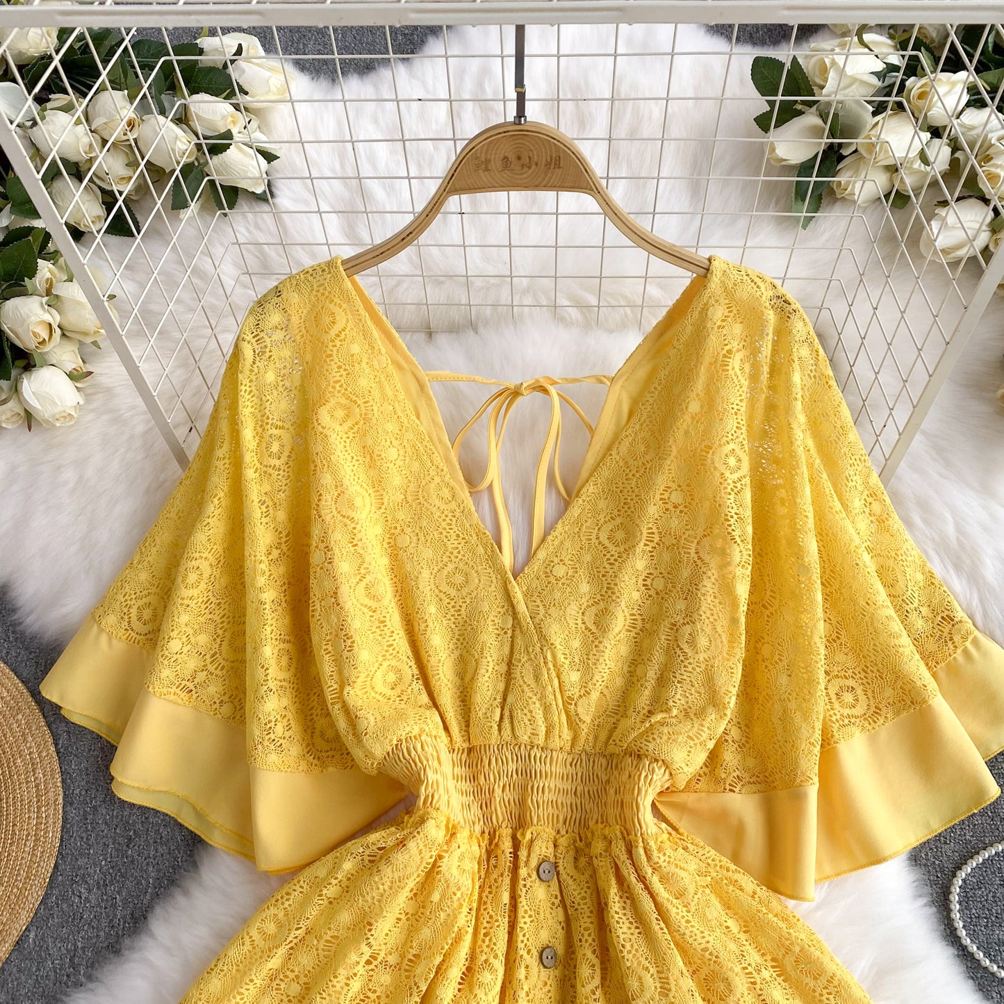 Holiday style 2025 new niche sexy deep V-neck lace patchwork waist flared sleeve dress R2269