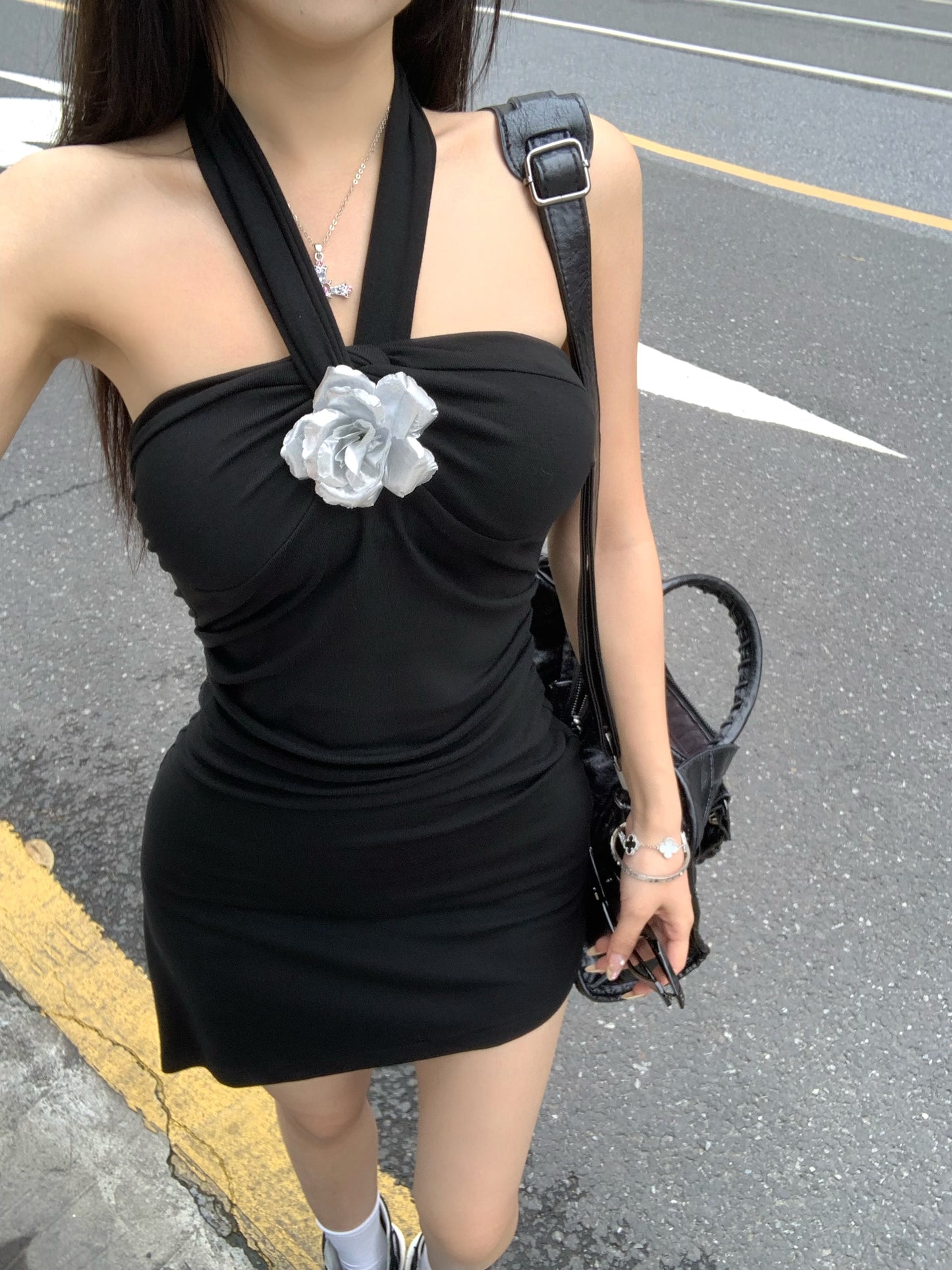 Hot girl halter neck dress female summer 2025 new black tube top irregular flower skirt R0122
