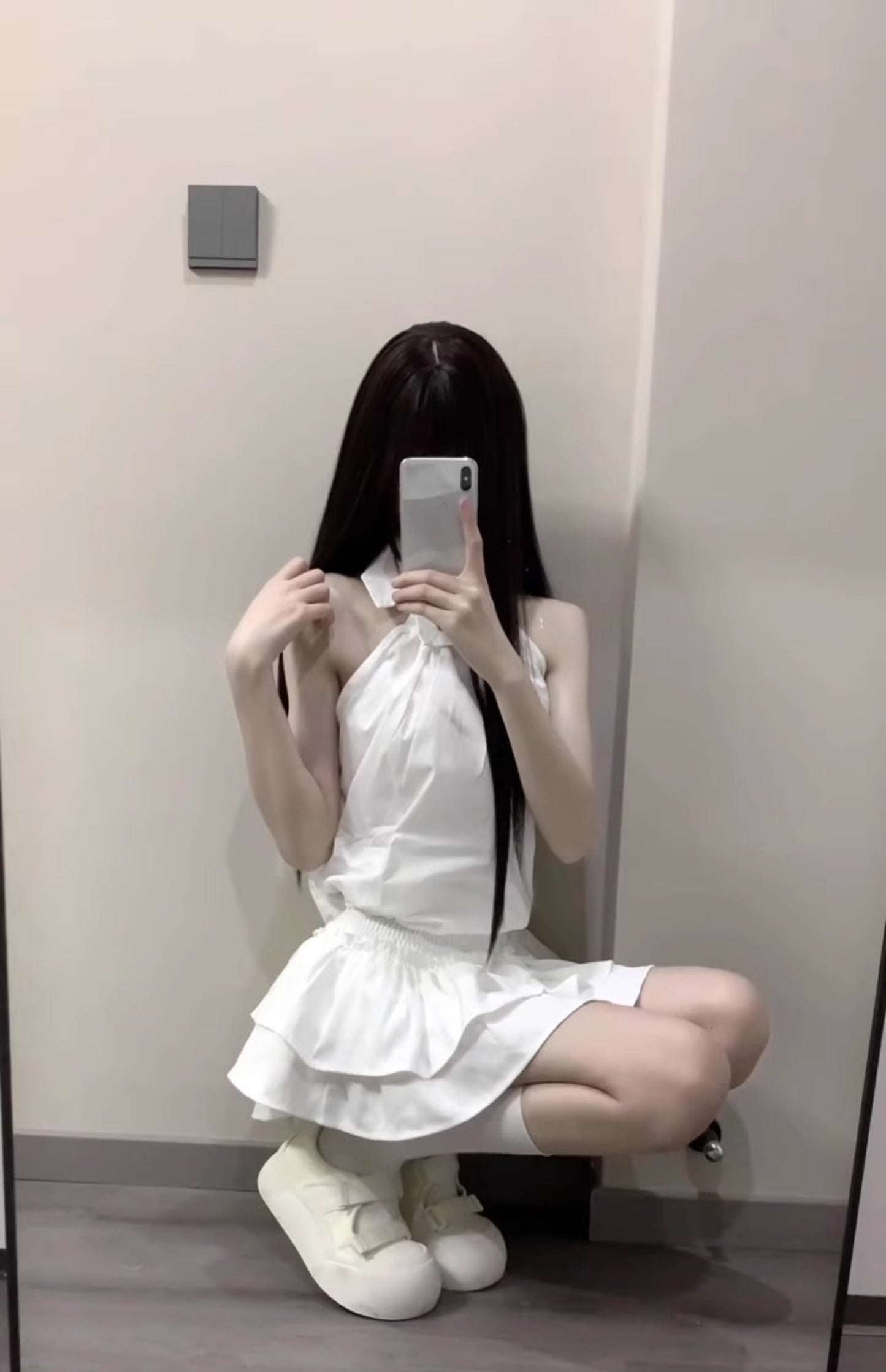 Gentle temperament beautiful white halter neck top puffy skirt two-piece set R0842