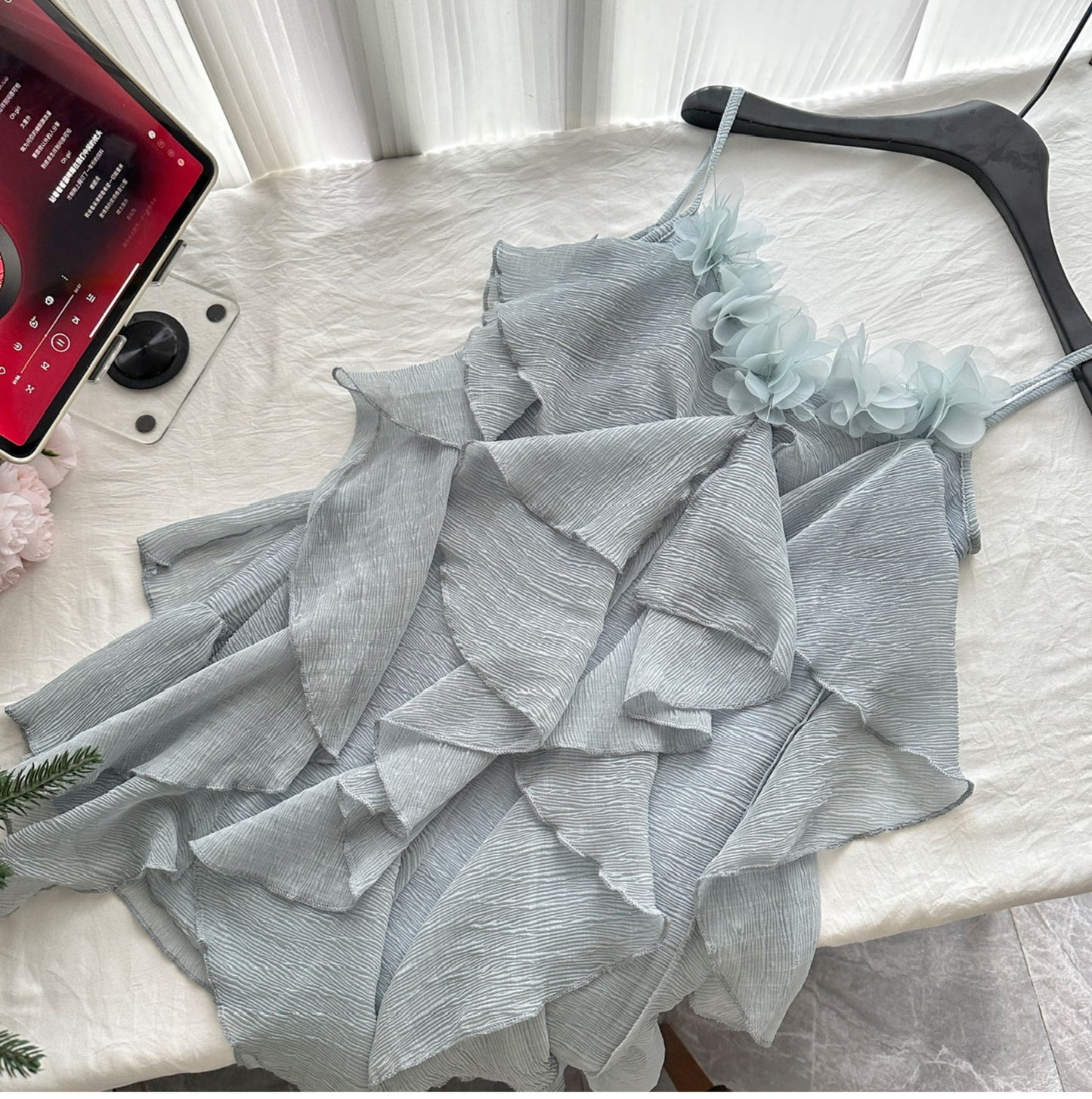 Multi-layered ruffled V-neck chiffon suspender dress with flowers for holiday R2128