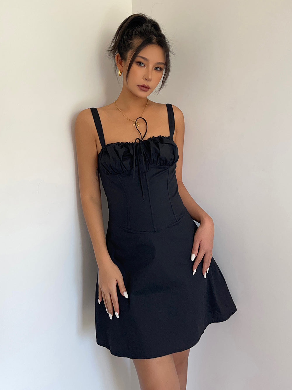 Sexy lace-up tube top suspender dress with design and slim waist and fishbone strappy short skirt R3049