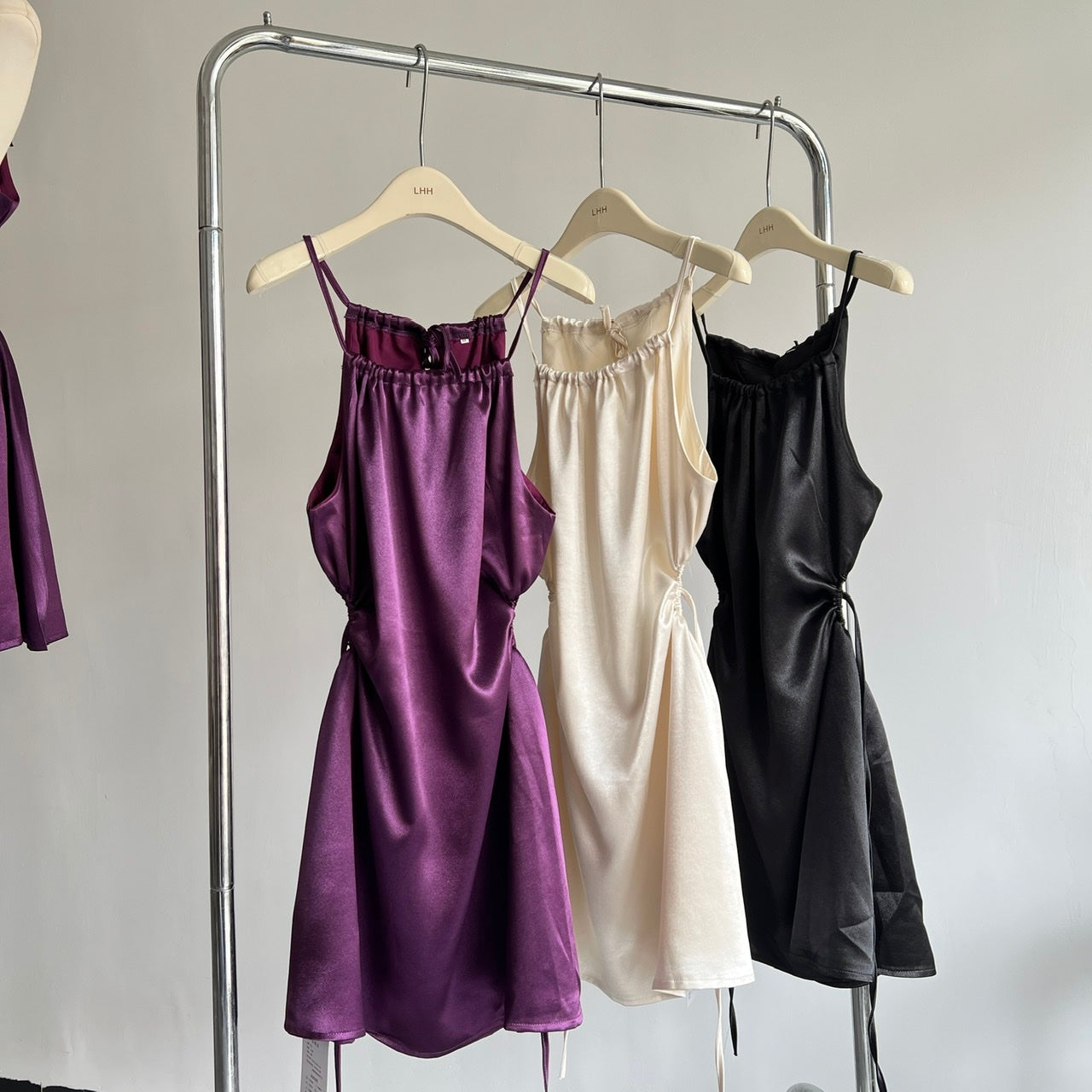 American retro age-reducing hot girl waist-revealing slim halter neck pleated dress R2099