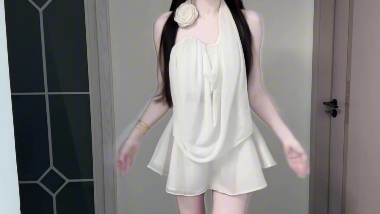 A complete set of pure and relaxed white halter top and short skirt two-piece suit R0833