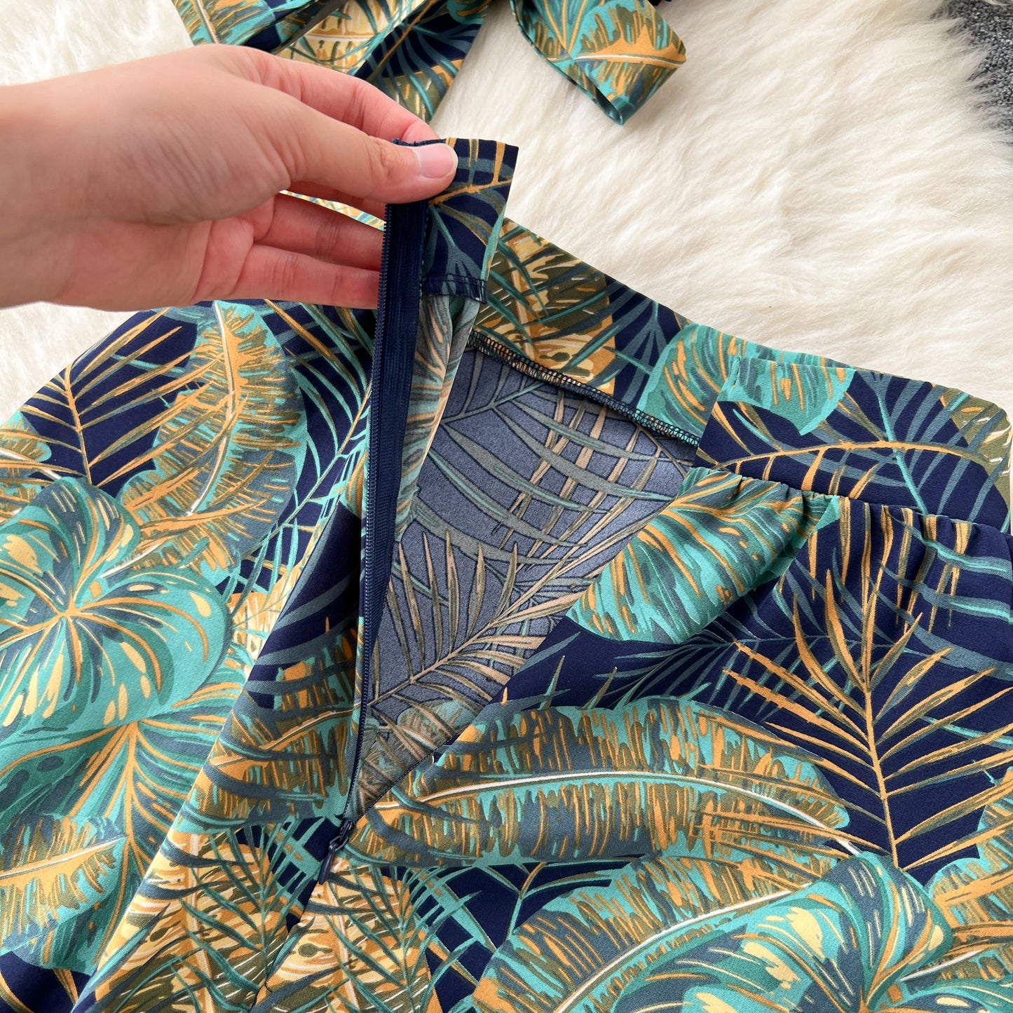 Pure desire hot girl suit strap navel-exposing short sling + slit big swing skirt R2231