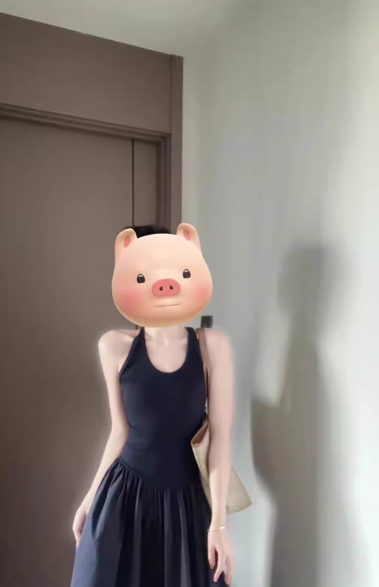 Black dress temperament high-end sleeveless halter neck waist long dress design backless dress R0438