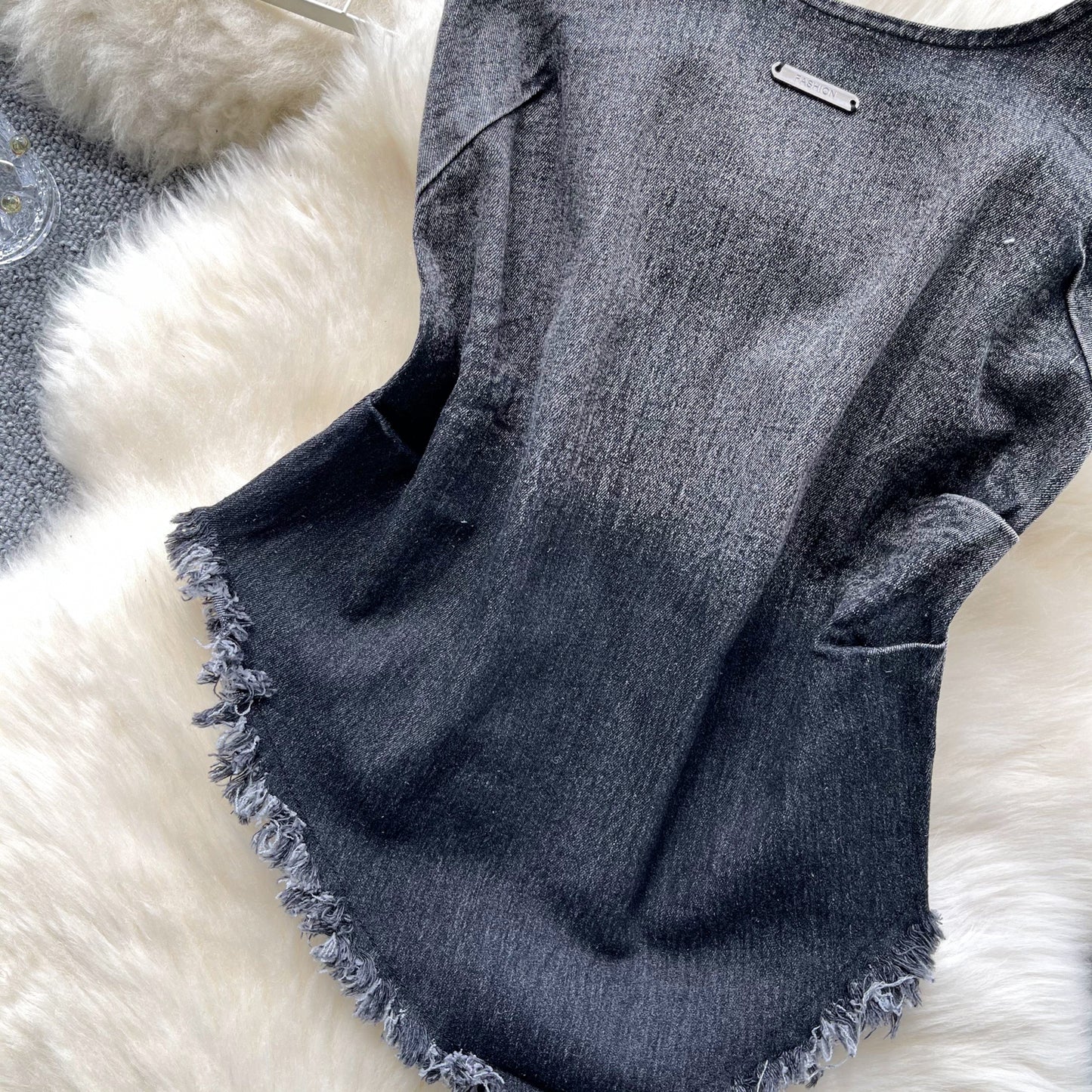 Denim vest 2025 summer new style sweet hot girl halter neck waist gradient color irregular top R2196