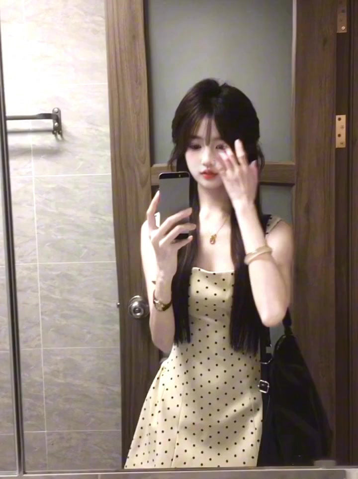 Gentle temperament polka dot suspender dress beautiful waist dress puffy skirt R0638