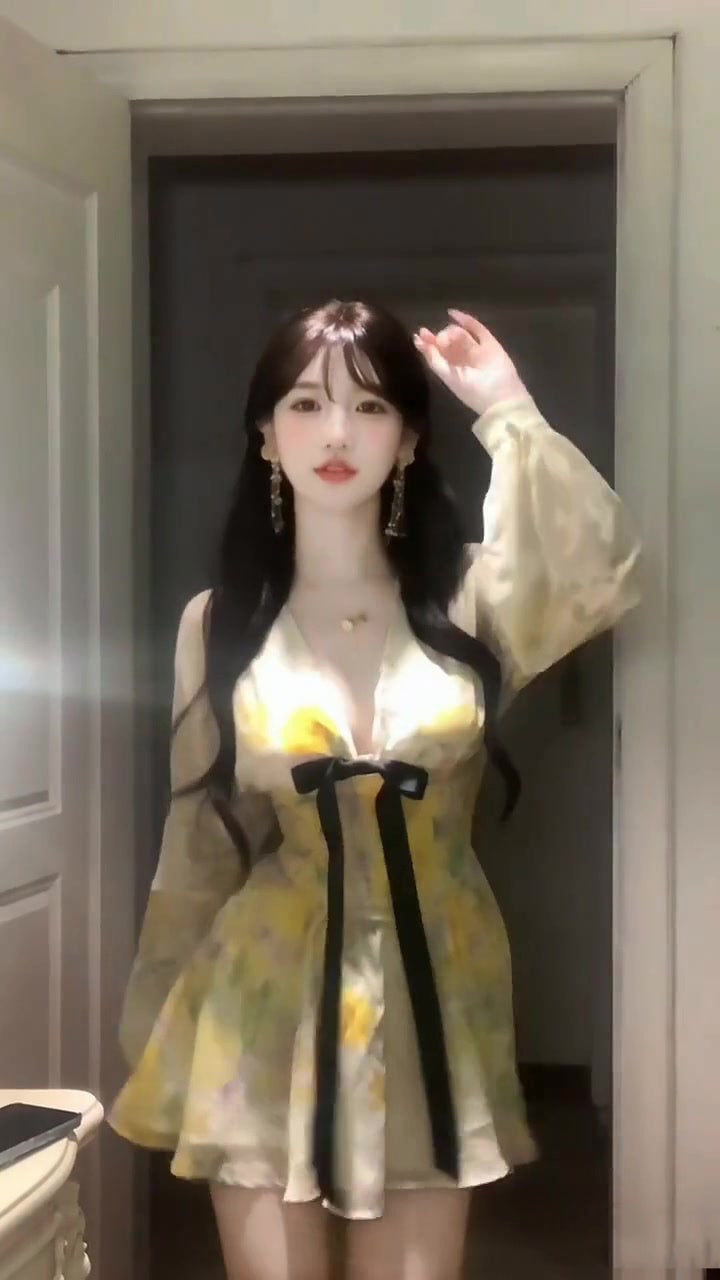 Beautiful little skirt gentle style floral yellow short skirt niche waist dress R0819