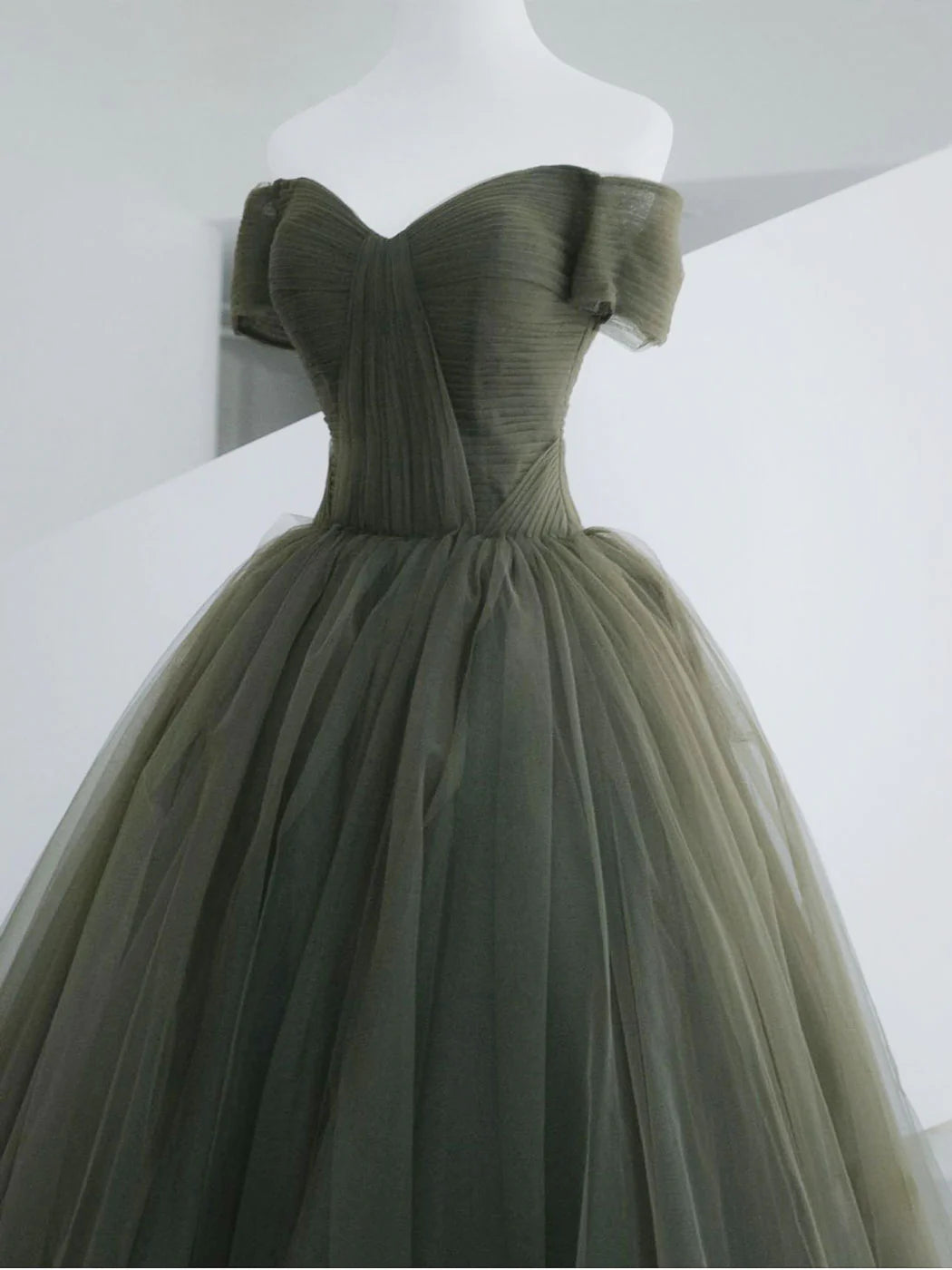 A-Line Sweetheart Neck Green Long Prom Dress, Sweep Train Green Formal Dress S3372