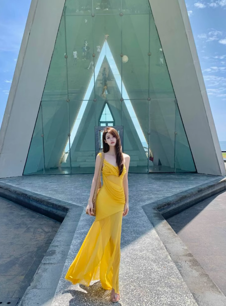 Beach vacation photo beach dress yellow V-neck mesh pleated irregular suspender dress R0210