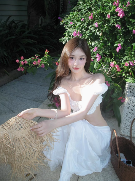 Travel photo outfit holiday style suit white super fairy puff sleeve top half skirt two-piece suit R0211