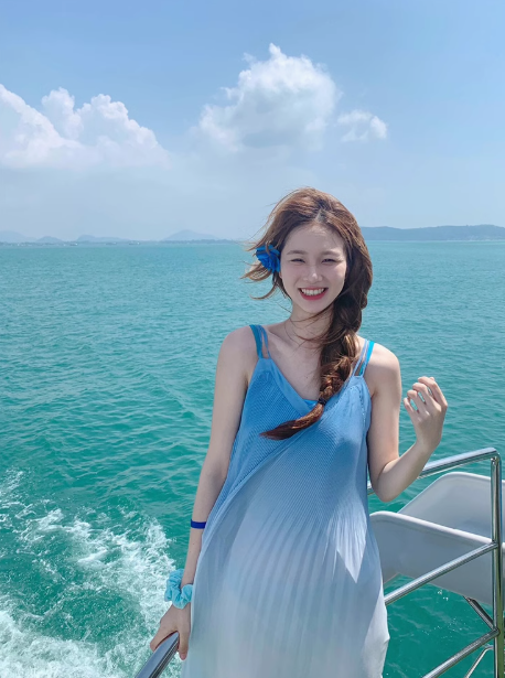 Atmosphere seaside holiday style French gradient suspender dress loose slim beach dress R0229