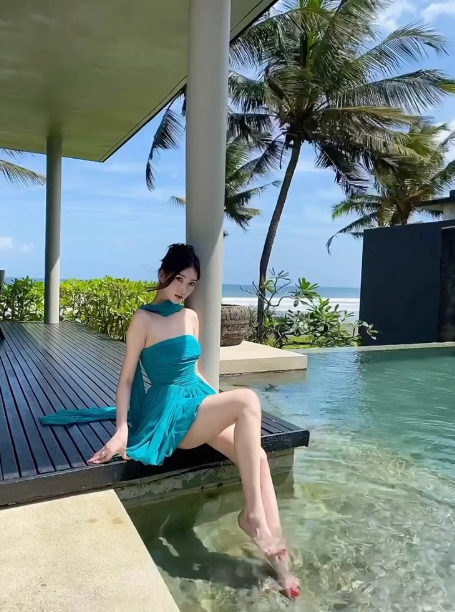 One-shoulder tube top hot girl waist slimming seaside holiday dress super fairy temperament dress R0238