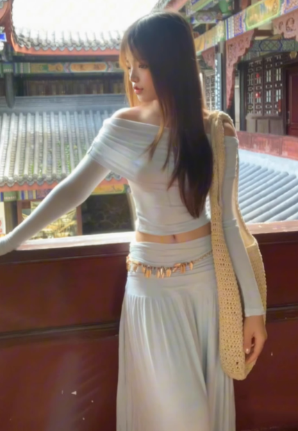 Early spring age-reducing outfit with one-shoulder long-sleeved T-shirt top and skirt, lazy style suit skirt R0248