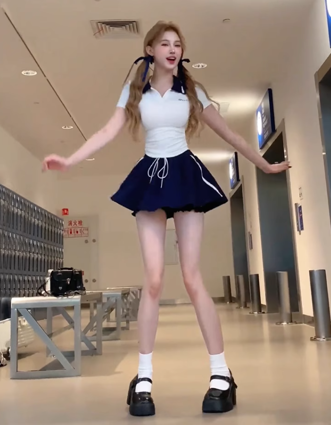 College style short contrast waist T-shirt 2025 sports style A-line skirt suit R1200