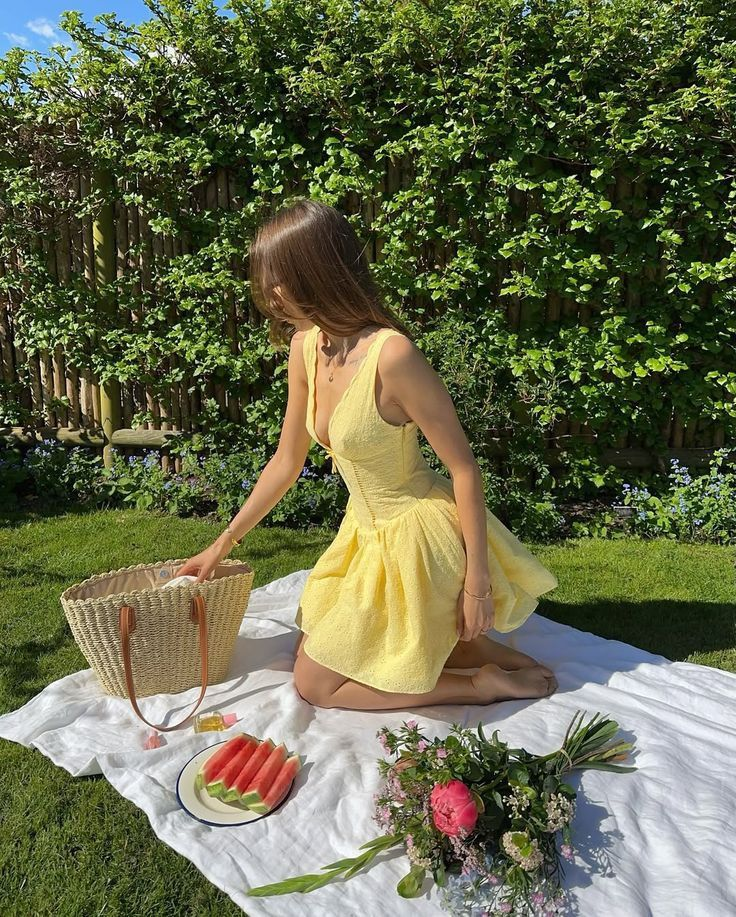 Vibrant V-neck Women's Homecoming Dress Yellow Waist Fitted Short Prom Gown Party Dress RS3408