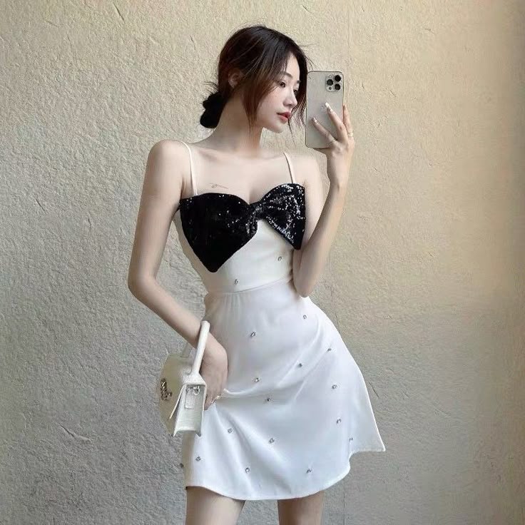 White suspender dress with black bow neckline, slim waist, A-line mini skirt, homecoming dress R3590