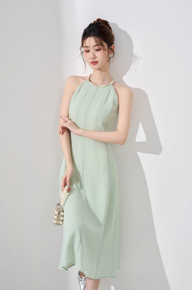Temperament halterneck dress new summer French waist high-end mid-length skirt R4216